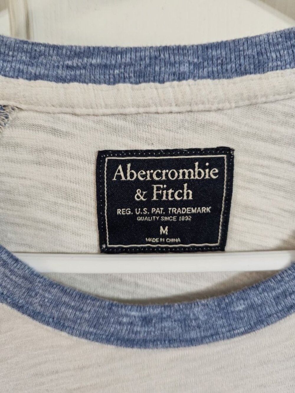 Abercrombie & Fitch Mens Medium Raglan Cream Blue Slub Graphic Tee Archival Prep - Picture 4 of 6